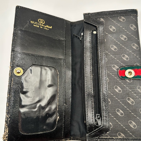 Gucci & Chanel wallet. These are rehab wallet. Please look at the pouch - Picture 7 of 9